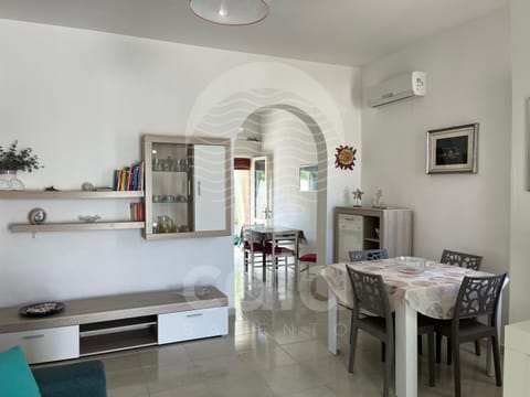 Living room, Dining area, air conditioner