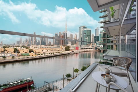 Day, View (from property/room), Balcony/Terrace, Seating area, City view, Lake view