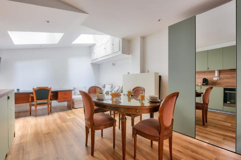 Living room, Dining area