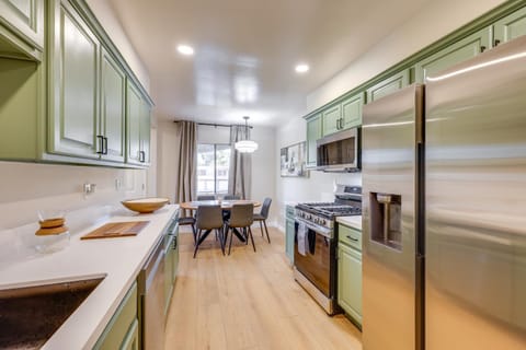 Walkable Home Base Near LLUMC and Campus! Apartment in Loma Linda