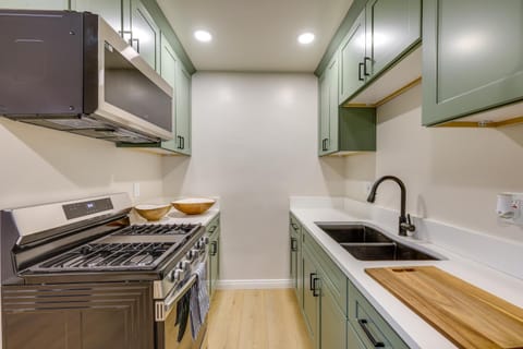 1 Mi to LLUMC! Loma Linda Home with Shared Patio Apartment in Loma Linda