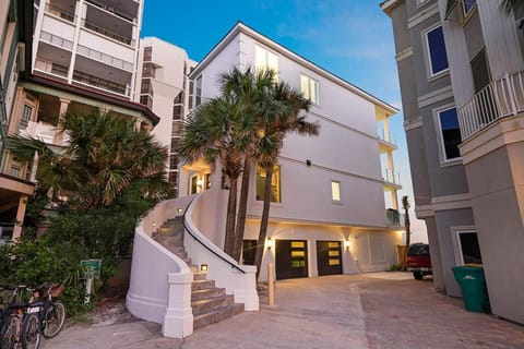 Diamond in the Dunes - Huge Beachfront Vacation Home with Large Pool Area & Ocean Views House in Destin