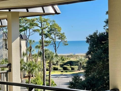 Property building, Natural landscape, Balcony/Terrace, Sea view