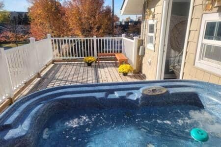 Entire Property! MicroLux Micro Hotel Villa in Royal Oak