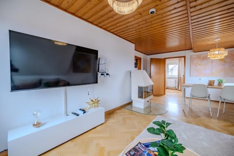 Communal lounge/ TV room, Living room, Seating area, Evening entertainment