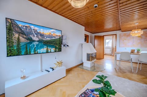 TV and multimedia, Living room, Seating area, Dining area, Bedroom