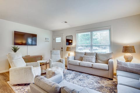 Relax Fireside Family Home 6 Mi to Dtwn Beaufort! House in Beaufort