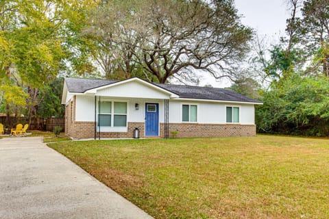 Relax Fireside Family Home 6 Mi to Dtwn Beaufort! House in Beaufort