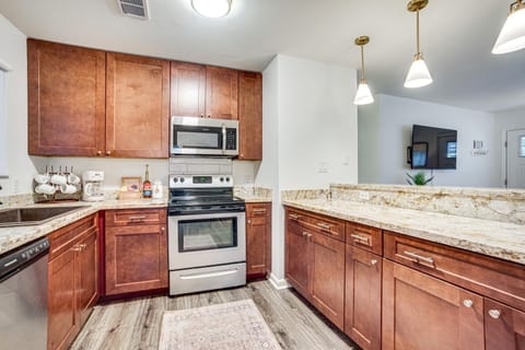 Relax Fireside Family Home 6 Mi to Dtwn Beaufort! House in Beaufort