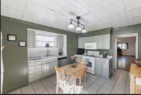 Private Rooms in a Spacious 4-Bedroom Home Vacation rental in Ozark Mountains