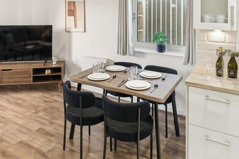 New Stylish 2-Bed Apartment - Wi-Fi, Netflix & Parking Apartment in Birmingham