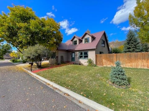 Property building, Neighbourhood, Natural landscape, Street view