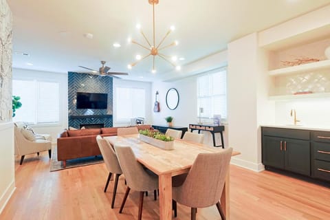 New Townhome Highly Walkable 5 Points Downtown House in East Nashville