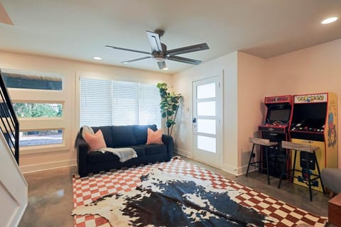 Game Room, Living room, Seating area