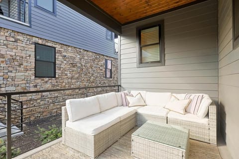 New Townhome Highly Walkable 5 Points Downtown House in East Nashville