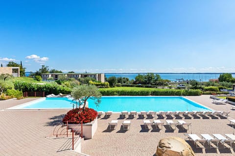 Lake view, Swimming pool