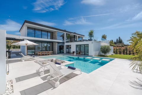 Property building, Patio, Balcony/Terrace, Swimming pool