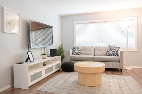 Entire house Pet Friendly w gated backyard Boeing House in Renton