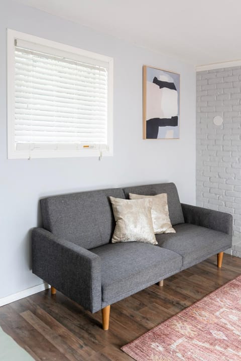 Entire house Pet Friendly w gated backyard Boeing House in Renton