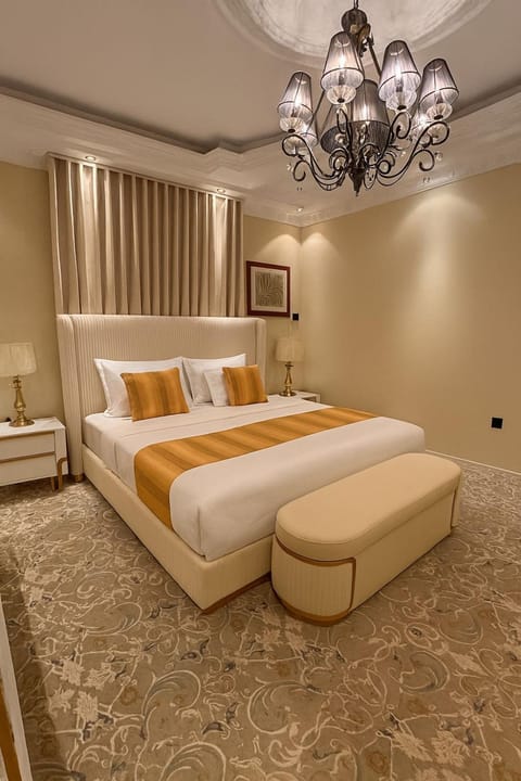 Bed, Living room, Photo of the whole room, Bedroom