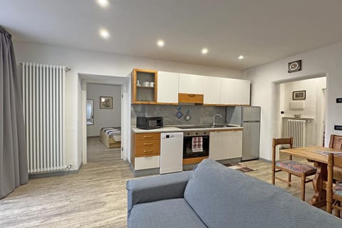 Kitchen or kitchenette, Living room, Seating area, Dining area, dishwasher, oven, pet friendly, stove