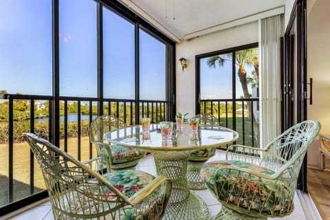 Bayview Bliss Near the Beach with Resort Amenities & Sunroom - Serenity by the Shore House in Estero Island