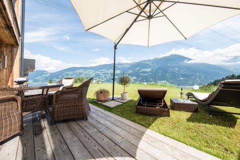 Patio, Day, Summer, Balcony/Terrace