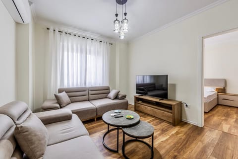 Communal lounge/ TV room, TV and multimedia, Living room, Dining area