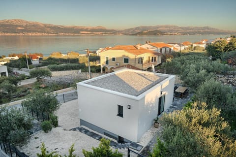 Property building, Bird's eye view, Location