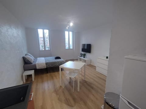 BudgetBnb 281, downtown studio Apartment in La Seyne-sur-Mer
