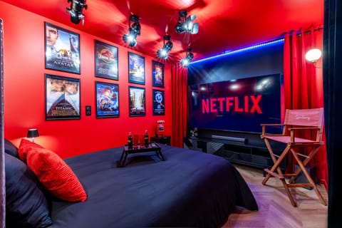 Bed, TV and multimedia, Living room, Photo of the whole room, Bedroom