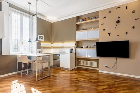 Communal lounge/ TV room, TV and multimedia, Dining area, minibar, oven