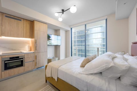 Bed, TV and multimedia, fireplace, kitchen