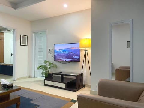 Communal lounge/ TV room, TV and multimedia, Living room, Seating area, Evening entertainment