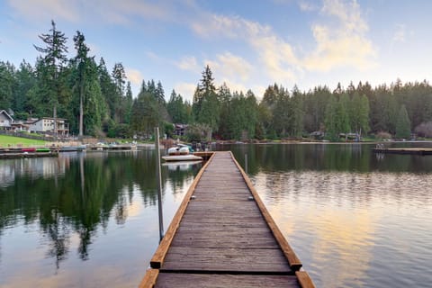 Lake-View Woodinville Retreat with Hot Tub and Theater House in Woodinville