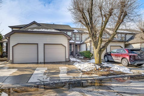 2 Mi to Castleton Square Mall! Quaint Condo Apartment in Castleton