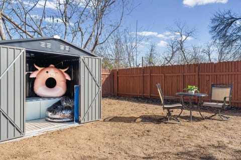 Family Retreat Games, Fire Pit & Kids Barn Apartment in Jollyville