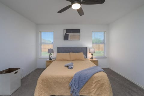 Stylish Pet Friendly Killeen 3BR with Fenced Backyard House in Killeen