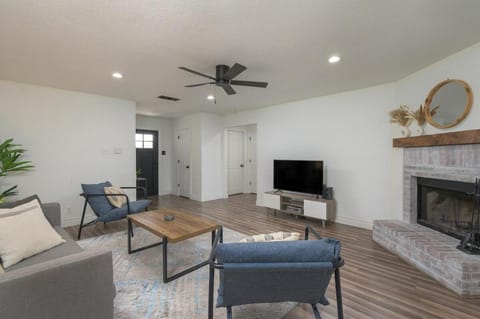 Stylish Pet Friendly Killeen 3BR with Fenced Backyard House in Killeen