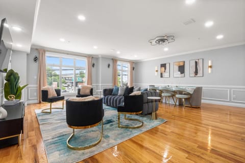 TV and multimedia, Living room, Seating area, Dining area