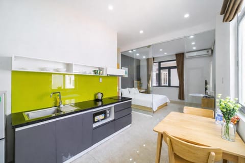 Bed, Kitchen or kitchenette, Photo of the whole room, Seating area, stove, air conditioner
