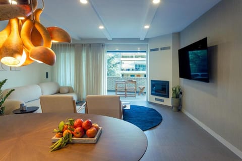 TV and multimedia, Seating area, Dining area