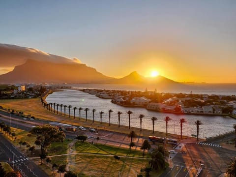 Neighbourhood, Lake view, Mountain view, Sunset