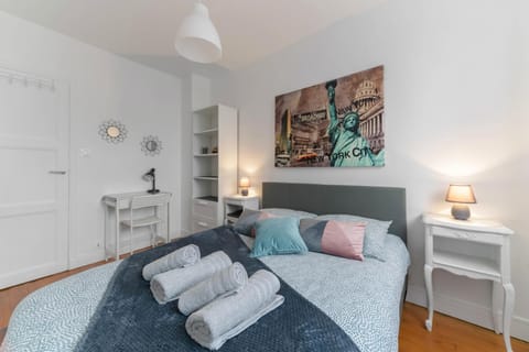 Bed, Photo of the whole room, Bedroom