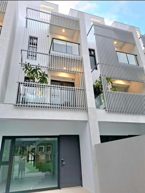 Property building, Day, Internal: Not applicable to any particular room
