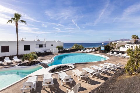 Property building, Day, Natural landscape, Pool view, Sea view, Swimming pool, sunbed