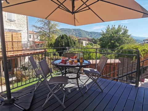 Natural landscape, Balcony/Terrace, Dining area