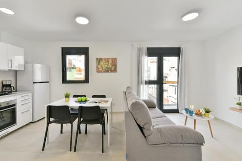 Kitchen or kitchenette, Living room, oven