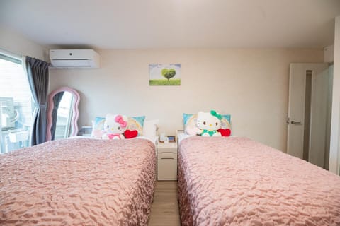 Bed, Photo of the whole room, Bedroom, air conditioner