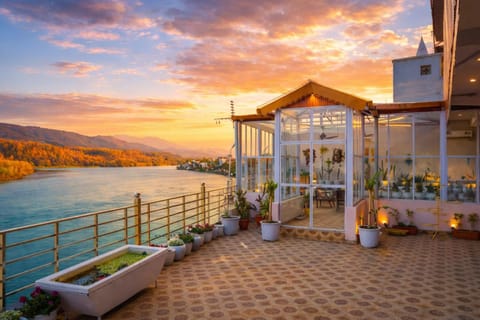 Property building, Day, Natural landscape, Balcony/Terrace, Mountain view, River view, Sunset